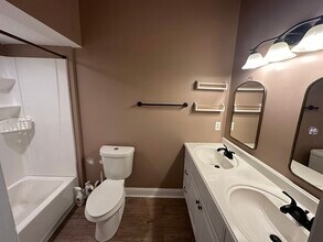 600 W Mountain St in Kings Mountain, NC - Building Photo - Building Photo