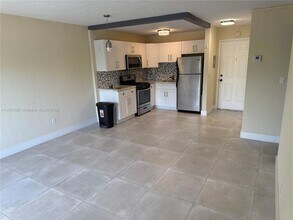 14500 SW 88th Ave, Unit 141 in Palmetto Bay, FL - Building Photo - Building Photo