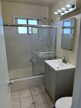 386 Leslie Way, Unit 386 in Los Angeles, CA - Building Photo - Building Photo