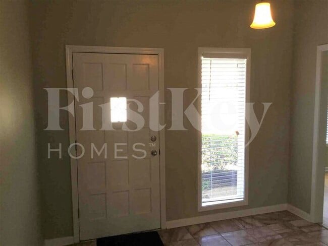 2000 Littlemore Dr in Memphis, TN - Building Photo - Building Photo
