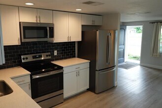 972 Ponderosa Rd in Venice, FL - Building Photo - Building Photo