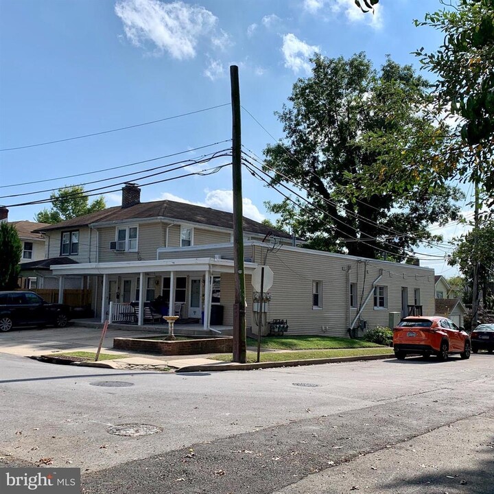 480 Burnley Ln in Drexel Hill, PA - Building Photo