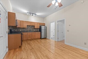 51 N Champlain St, Unit Apt. 2 - Available Now in Burlington, VT - Building Photo