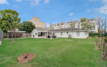 2103 Radcliffe St in Houston, TX - Building Photo - Building Photo