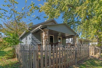 108 Cliff Dr in Excelsior Springs, MO - Building Photo - Building Photo