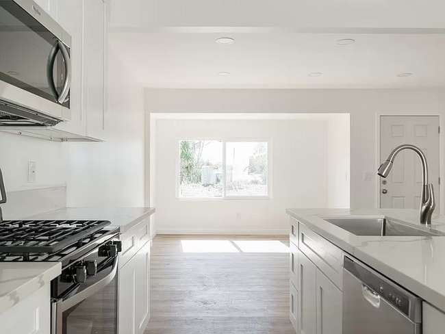 property at 3911 Myrtle Ave