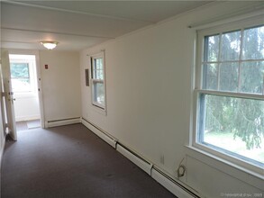 15 Reynolds Rd in Danbury, CT - Building Photo - Building Photo