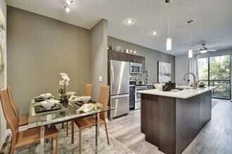 11400 Domain Dr in Austin, TX - Building Photo - Building Photo