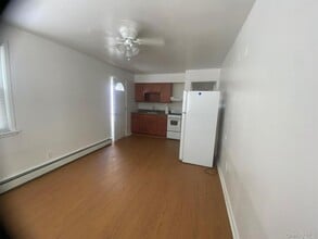 555 E State St in Long Beach, NY - Foto de edificio - Building Photo