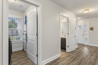 403 Phelps Ct in Jacksonville, NC - Building Photo - Building Photo