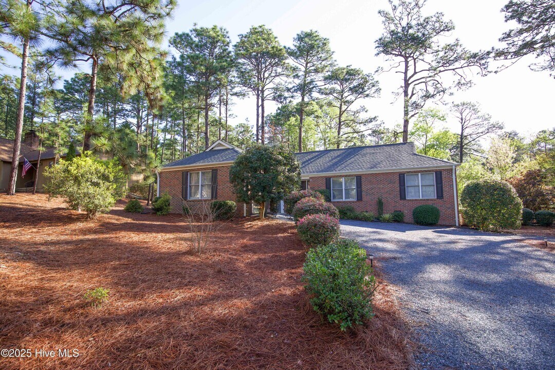 65 Live Oak Ln in Pinehurst, NC - Building Photo
