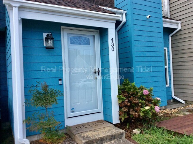 430 Falling Ln in Virginia Beach, VA - Building Photo - Building Photo