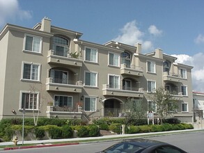 1725 Butler Ave in Los Angeles, CA - Foto de edificio - Building Photo