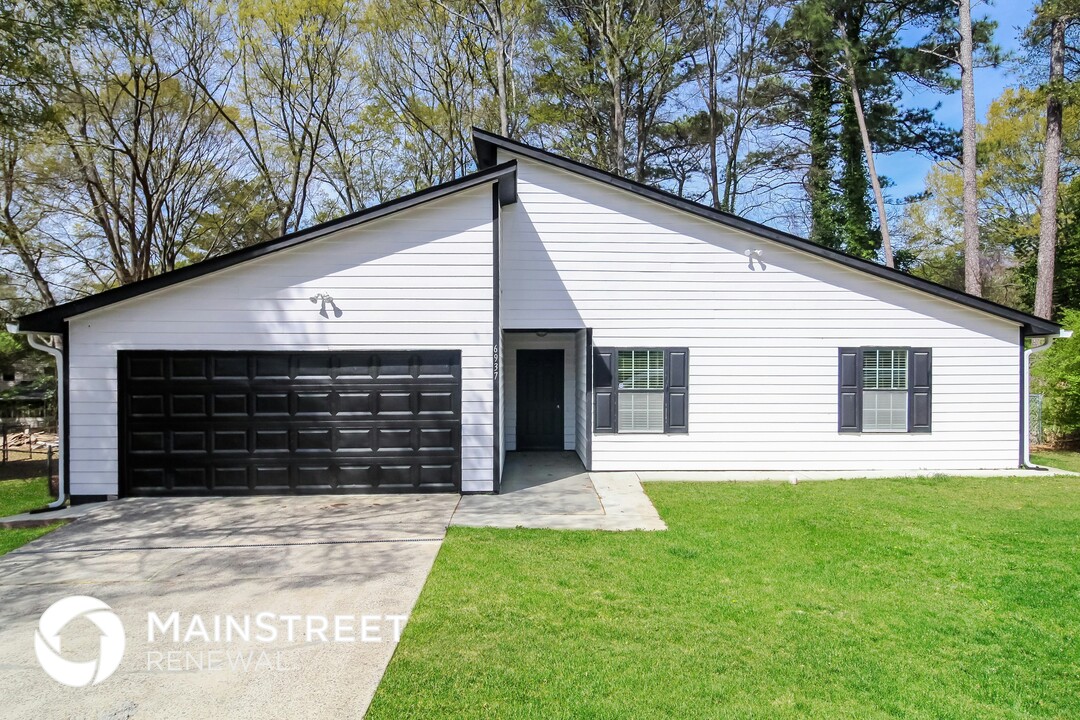 6937 Apache Ln in Riverdale, GA - Building Photo