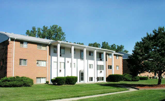 Old Orchard Apartments in Holt, MI - Building Photo