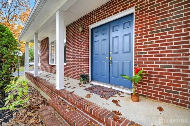 8 Wright Ct in East Brunswick, NJ - Building Photo - Building Photo