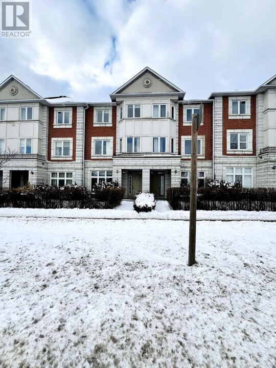 154 Town Centre Blvd in Markham, ON - Building Photo