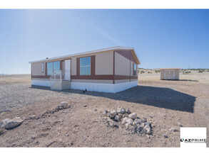22360 Verde Ln in Seligman, AZ - Foto de edificio - Building Photo