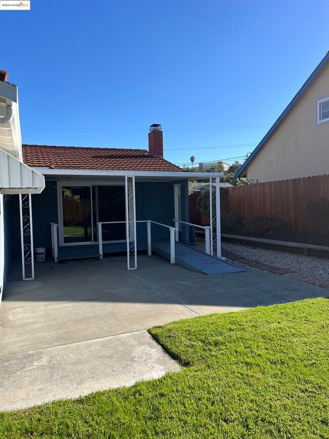 941 Kittery Way in Pinole, CA - Building Photo - Building Photo