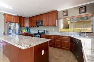 9439 Eucalyptus St in Spring Valley, CA - Foto de edificio - Building Photo