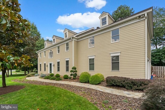 1301 Daviswood Dr in McLean, VA - Building Photo - Building Photo