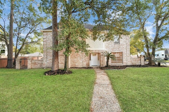 property at 3919 Fernglade Dr