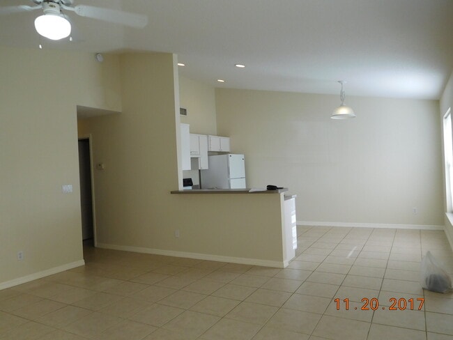2823 India Palm Dr in Edgewater, FL - Building Photo - Building Photo