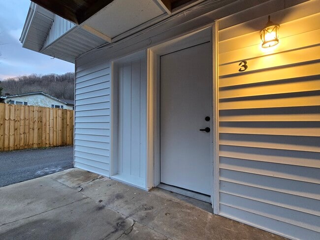 property at 1878 Lucas Hollow Rd