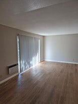 1036 Oak Grove Rd, Unit 33 in Concord, CA - Building Photo