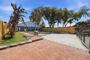 6254 Alligator Lake Shore E in St. Cloud, FL - Building Photo