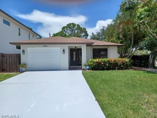 595 93rd Ave N in Naples, FL - Building Photo