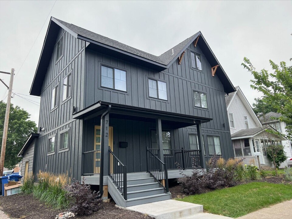 712 11th Ave SE in Minneapolis, MN - Building Photo