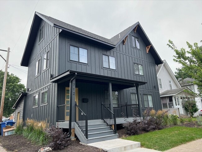 property at 712 11th Ave SE