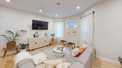 12 York St, Unit 1 in Boston, MA - Building Photo - Building Photo