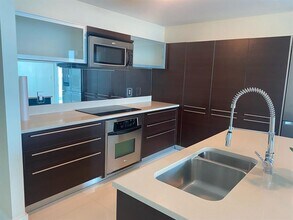 1900 Bayshore Dr in Miami, FL - Building Photo - Building Photo