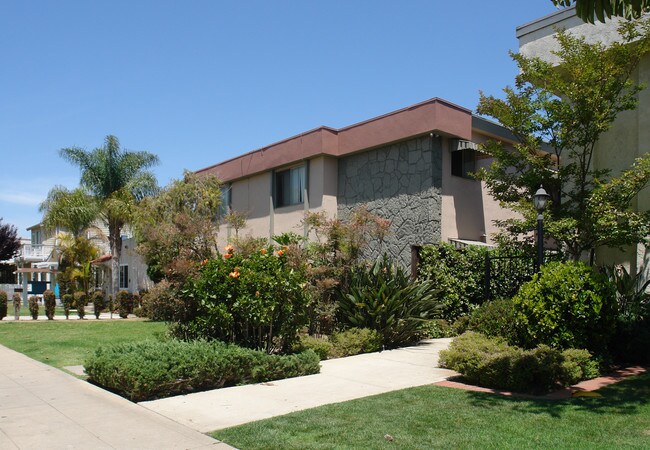 The Dane in Coronado, CA - Foto de edificio - Building Photo