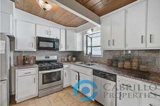 5063 Chaparral Way in San Diego, CA - Building Photo - Building Photo