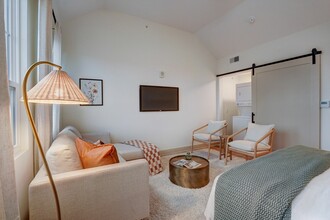 Flats on East Gay in Columbus, OH - Building Photo - Building Photo