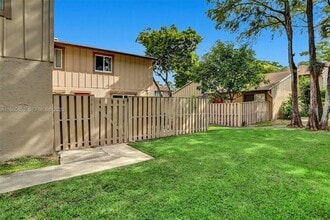 5613 NW 21st St in Lauderhill, FL - Building Photo - Building Photo