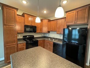 2225 Cedarbrook Ct in Tallahassee, FL - Building Photo - Building Photo