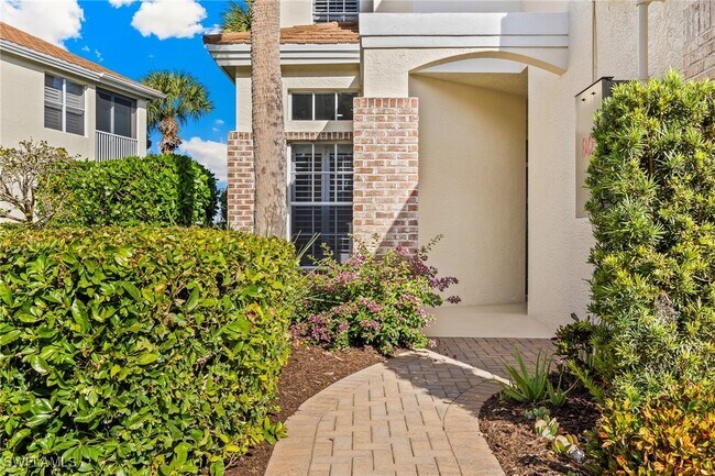 25000 Cypress Hollow Ct in Bonita Springs, FL - Building Photo - Building Photo