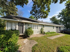 1272 Lee St in Wheeling, IL - Building Photo