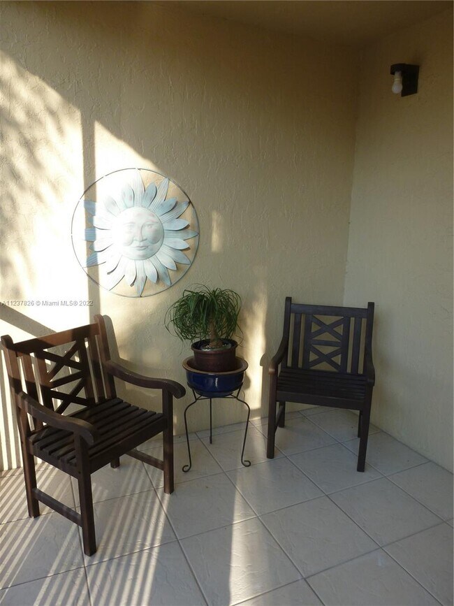 440 Lakeview Dr-Unit -203 in Weston, FL - Building Photo - Building Photo