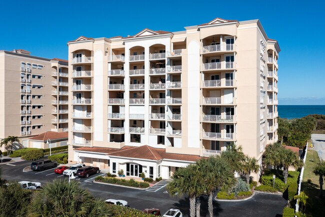 Ocean Dunes Condominium in Melbourne Beach, FL - Foto de edificio - Building Photo