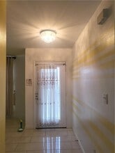 827 Charlie Dr in Gretna, LA - Foto de edificio - Building Photo