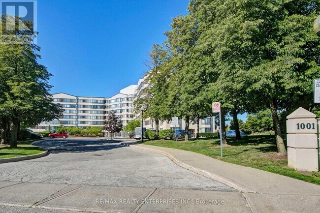 1001 Cedarglen Gate in Mississauga, ON - Building Photo - Building Photo