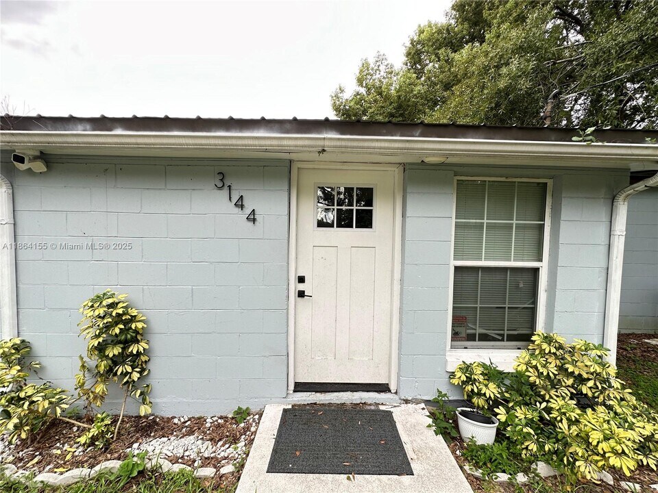 3144 W Washington St in Orlando, FL - Building Photo