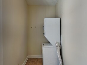 1394 1/2 Indianola Ave in Columbus, OH - Building Photo - Building Photo