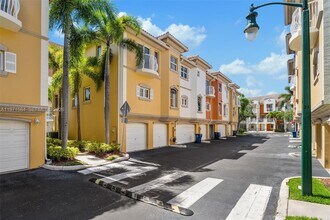 18413 NE 27th Ct in Aventura, FL - Building Photo - Building Photo