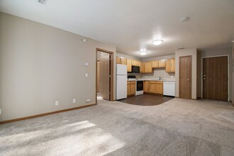 Deerfield in Council Bluffs, IA - Building Photo - Building Photo